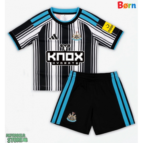 Newcastle United Lewis Hall #3 Replika Babytøj Hjemmebanesæt Børn 2026-27 Kortærmet (+ Korte bukser)